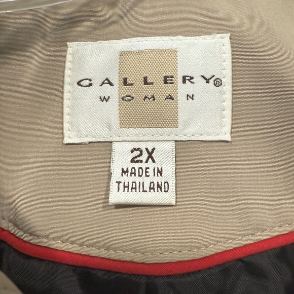 Chic Black Trench Coat with Tan Collar - Picture 8 of 13